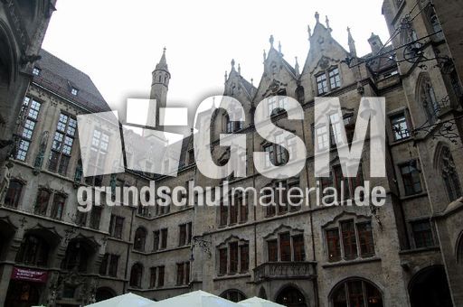 Neue Rathaus_Innenhof_2.JPG